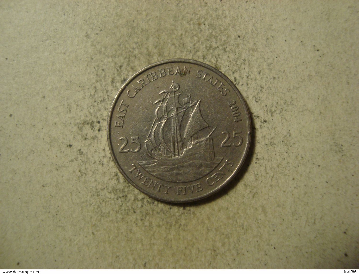 MONNAIE CARAIBES ORIENTALES 25 CENTS 2004 - Caraïbes Orientales (Etats Des)