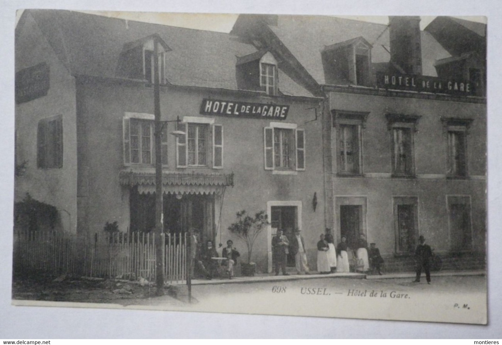 CPA USSEL - HOTEL DE LA GARE - EDITEUR P.M. N° 698 - Ussel