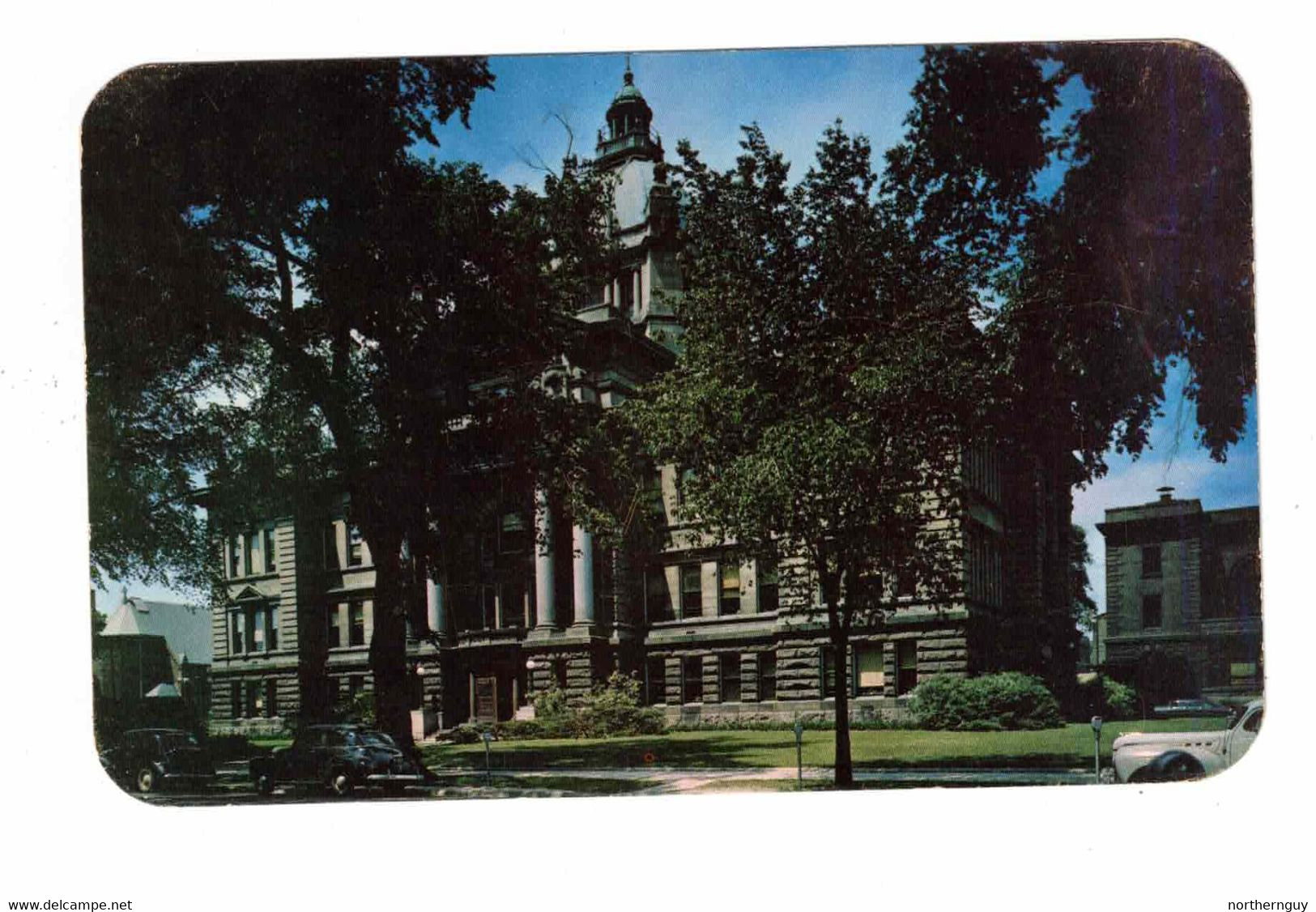 GREEN BAY, Wisconsin, USA,  Court House, 1940's Cars, Old Chrome Postcard - Green Bay