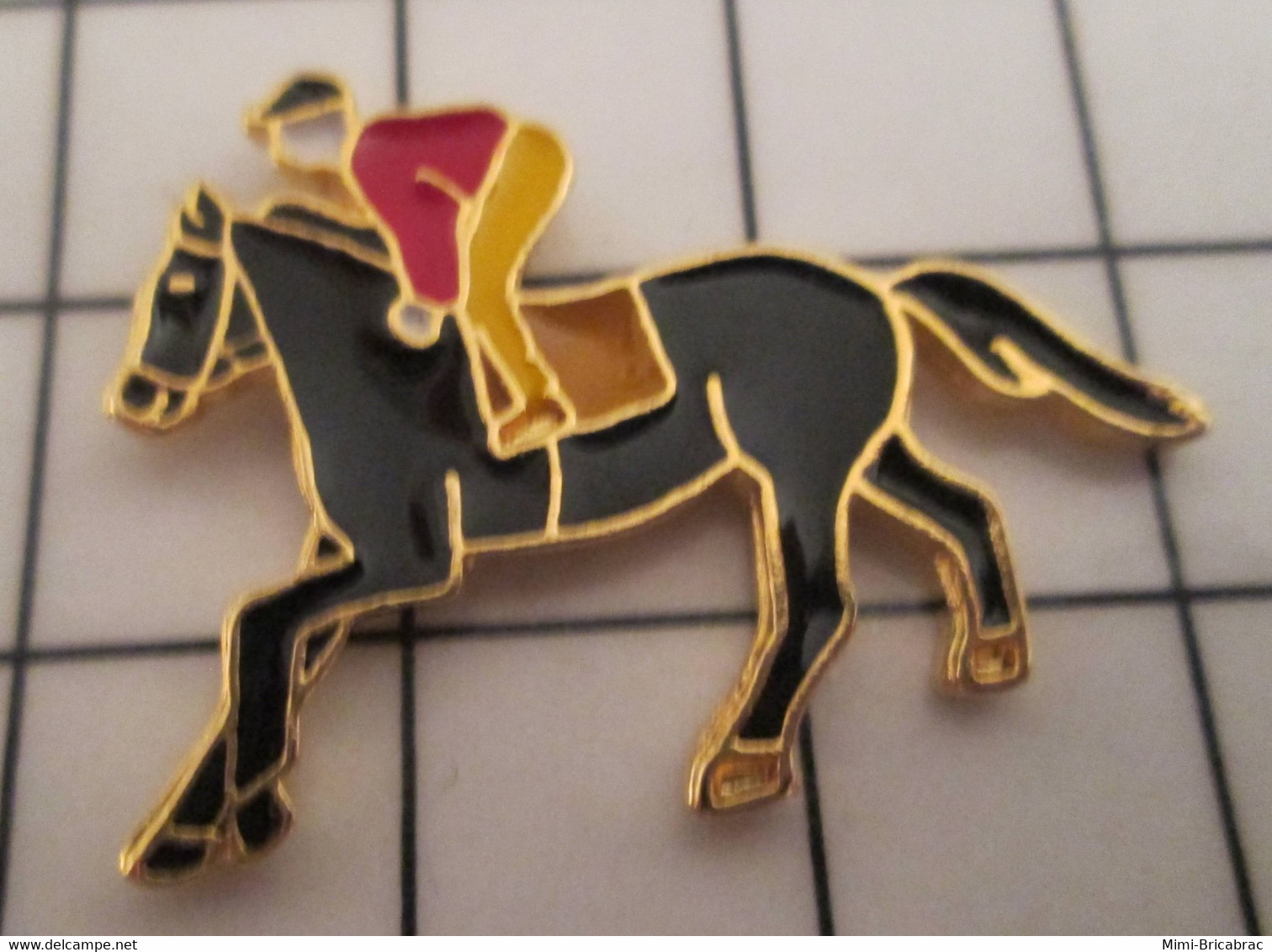 811i Pins Pin's / Rare & Belle Qualité THEME ANIMAUX / CHEVAL CAVALIER JOCKEY - Animali