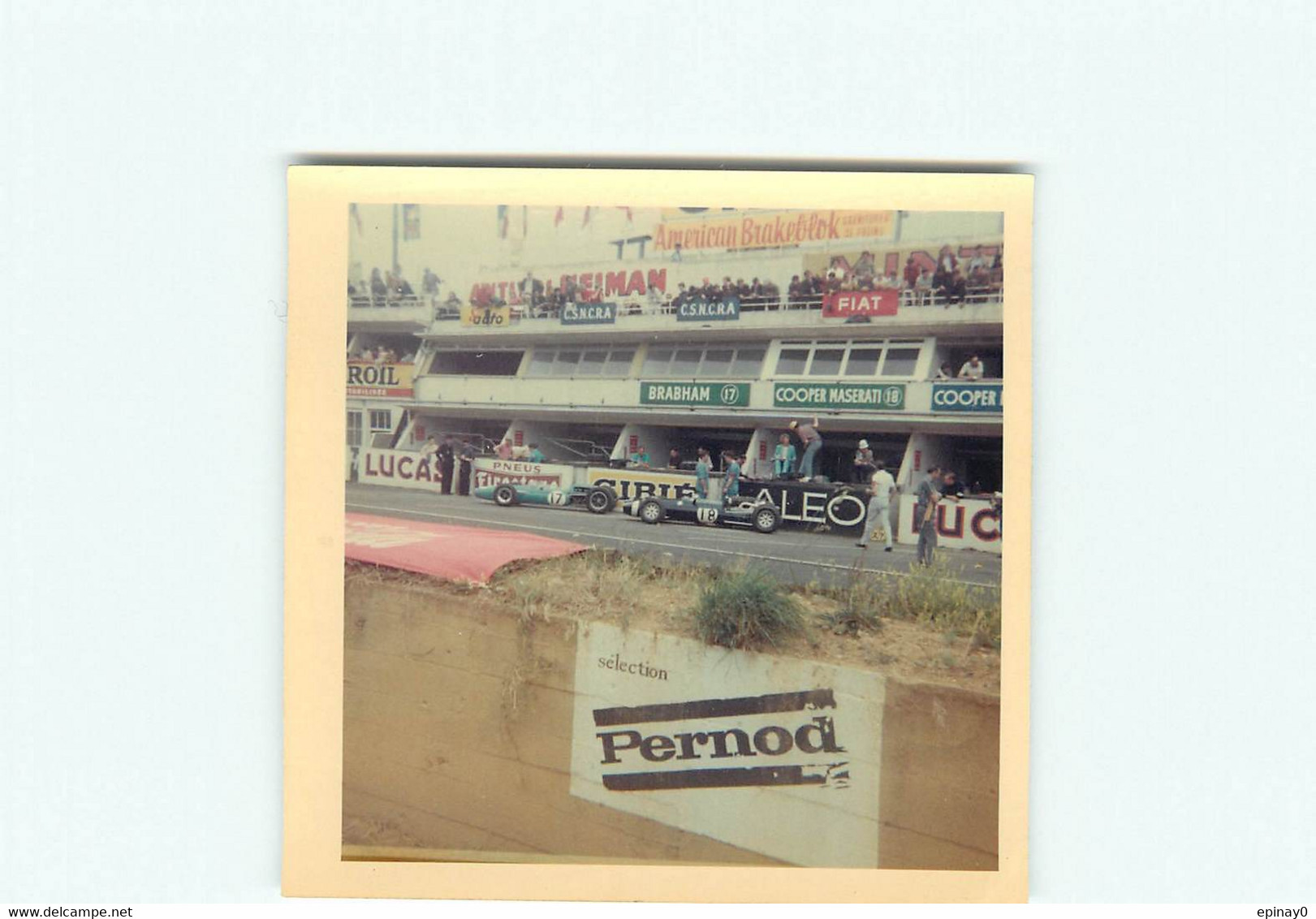 CLICHE 24 HEURES Du MANS 1967 - FORD GT40 - N° 18 - Pilote MAGLIONI & CASONI - FORD SHELBY N° 17 - DUBOIS & TUERLINCKX - Le Mans