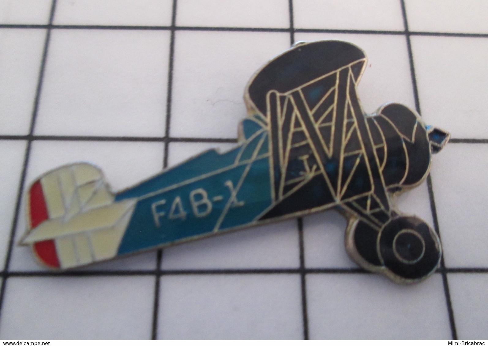 1116c Pins Pin's / Rare & Belle Qualité THEME AVIATION / AVION BIPLAN ANNEES 30 USAAF F4B-1 - Avions