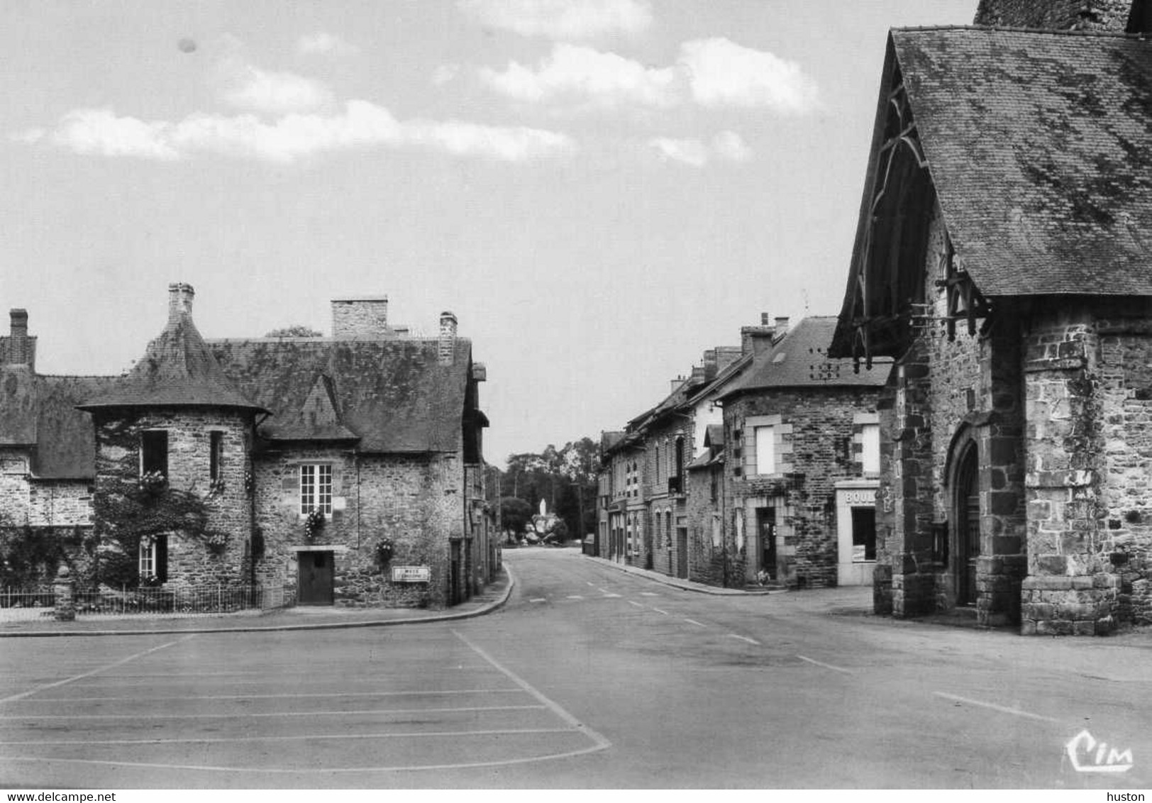 VAL D'IZE - La Place Et Au Fond La Grotte - Sonstige & Ohne Zuordnung