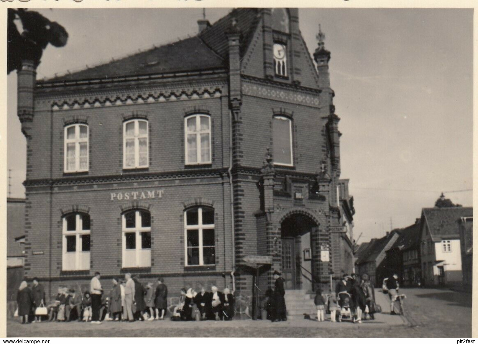 Foto Mit Postamt Plau Am See , Mit Straßenschild Güstrow 42km , 7 Cm X 10 Cm , Mecklenburg , Post !!! - Plau