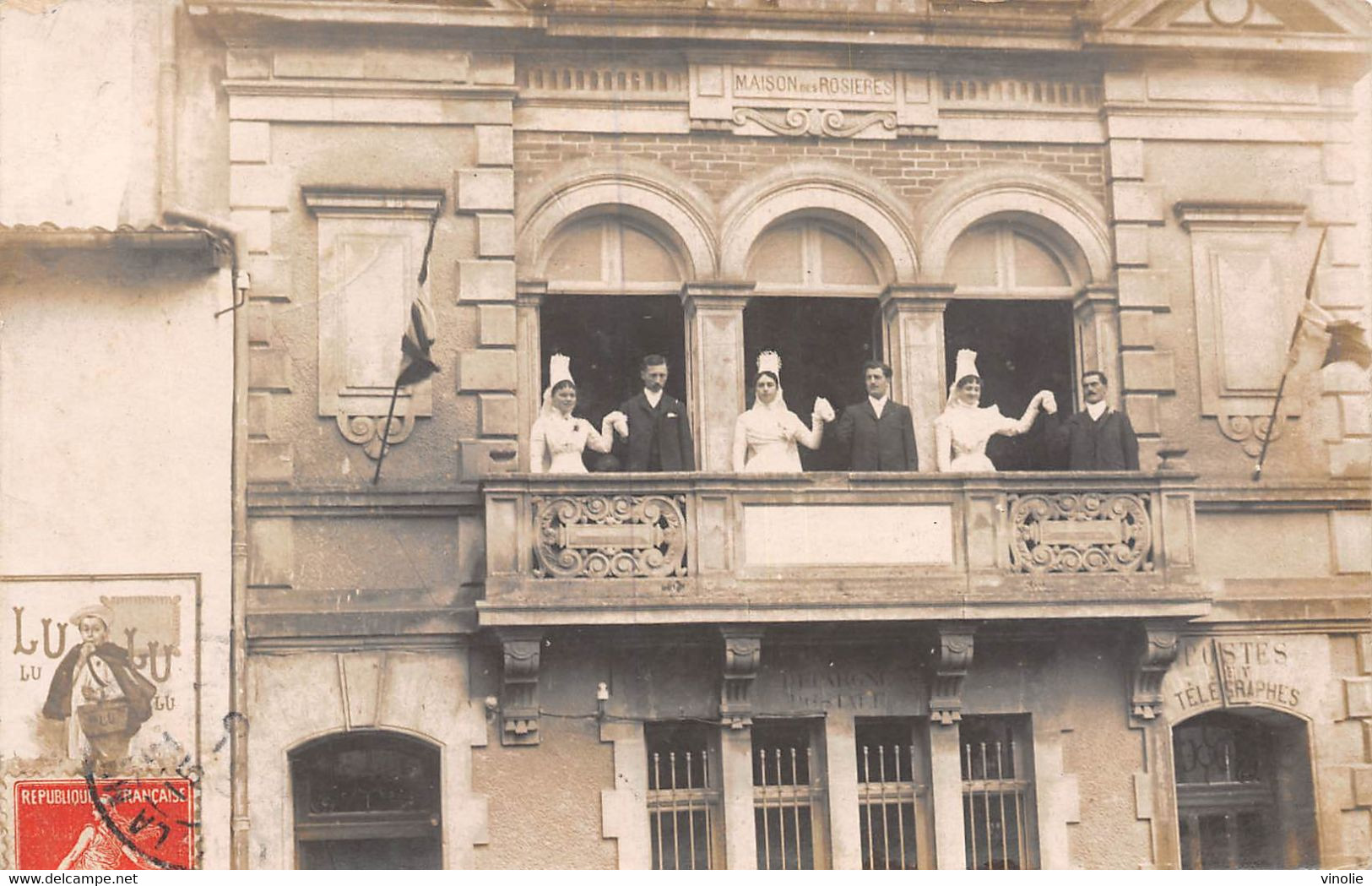 21-643 : CARTE-PHOTO DES ROSIERES AU BALCON. LA MOTHE-SAINT-HERAY - La Mothe Saint Heray