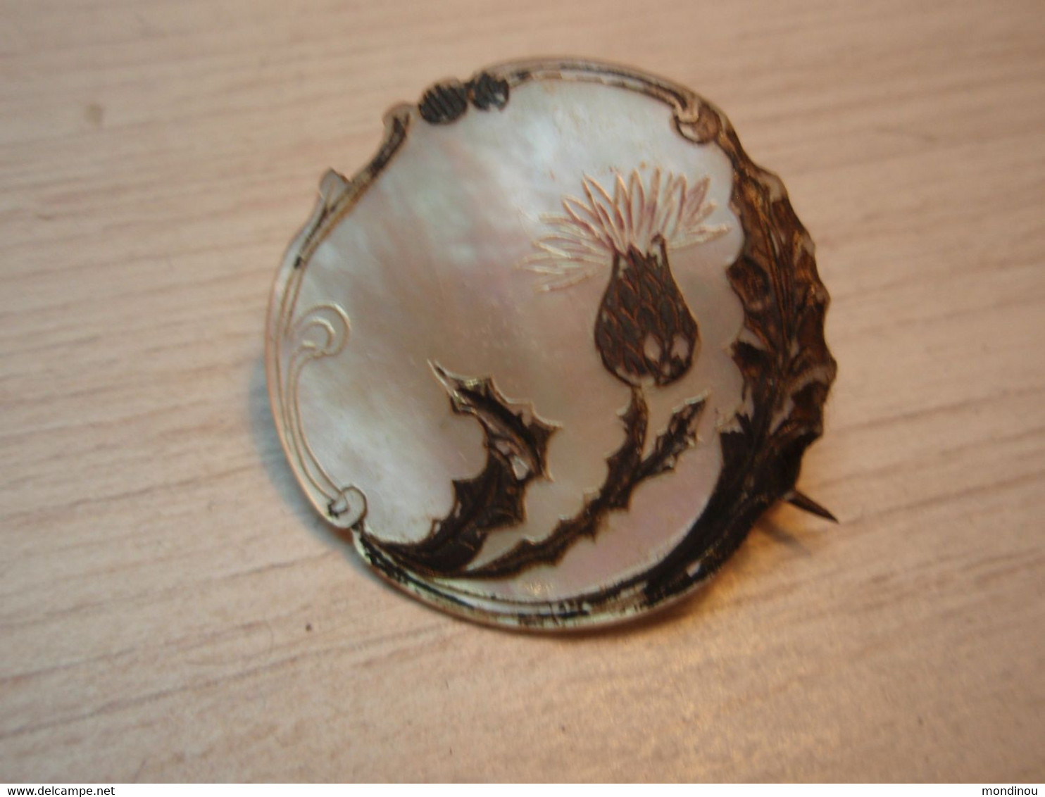 Ancienne Broche - Nacre - Chardon - - Broches