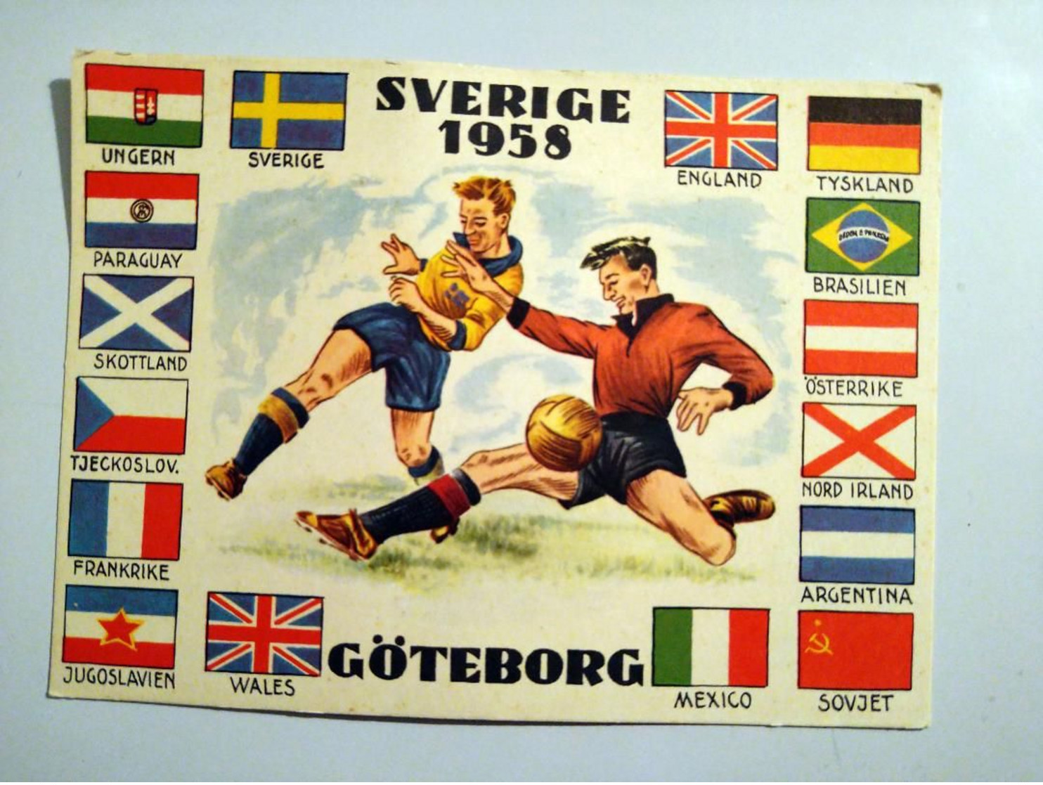 Football Coupe Du Monde 1958 Sverige Suede Goteborg Carte Rare Pliure Coin Haut Gauche - Soccer