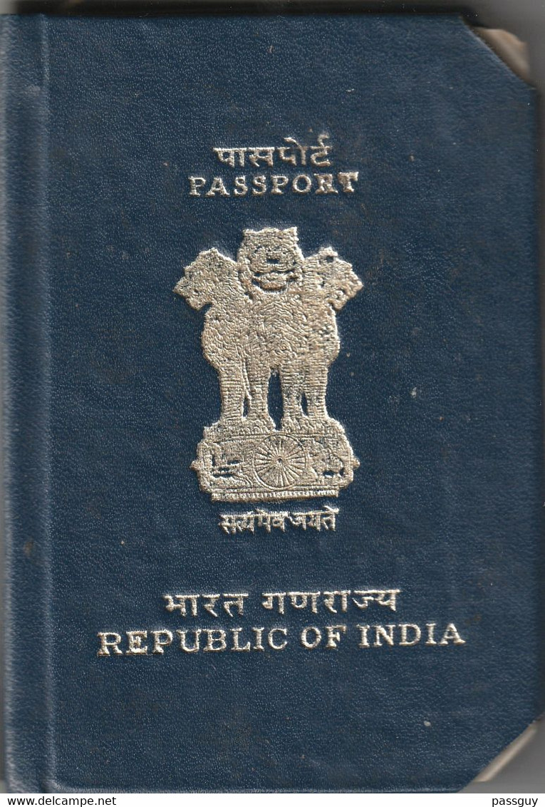 RARE : INDIA  Triple Passport 1972- 1978 - 1981 INDE Triple Passeport –  Reisepaß – Revenues/Fiscaux - Historische Documenten