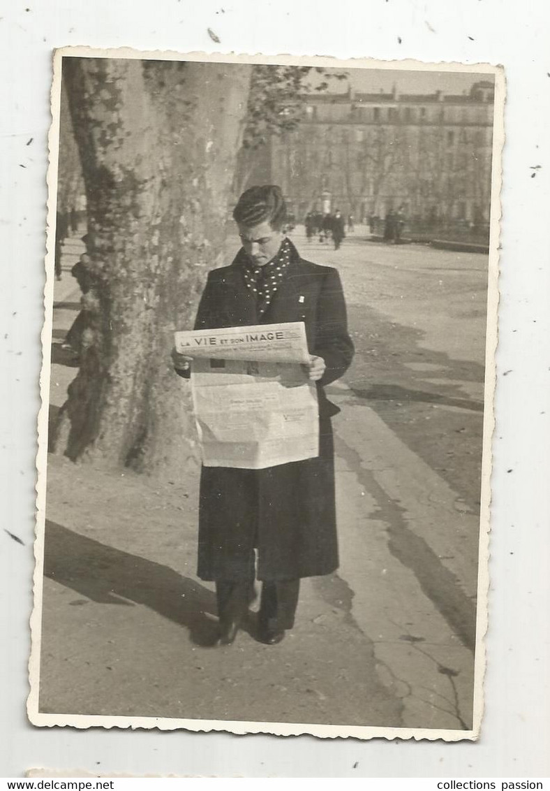 Photographie , 125 X 85 Mm , 1936 , Lecture Du Journal - Unclassified