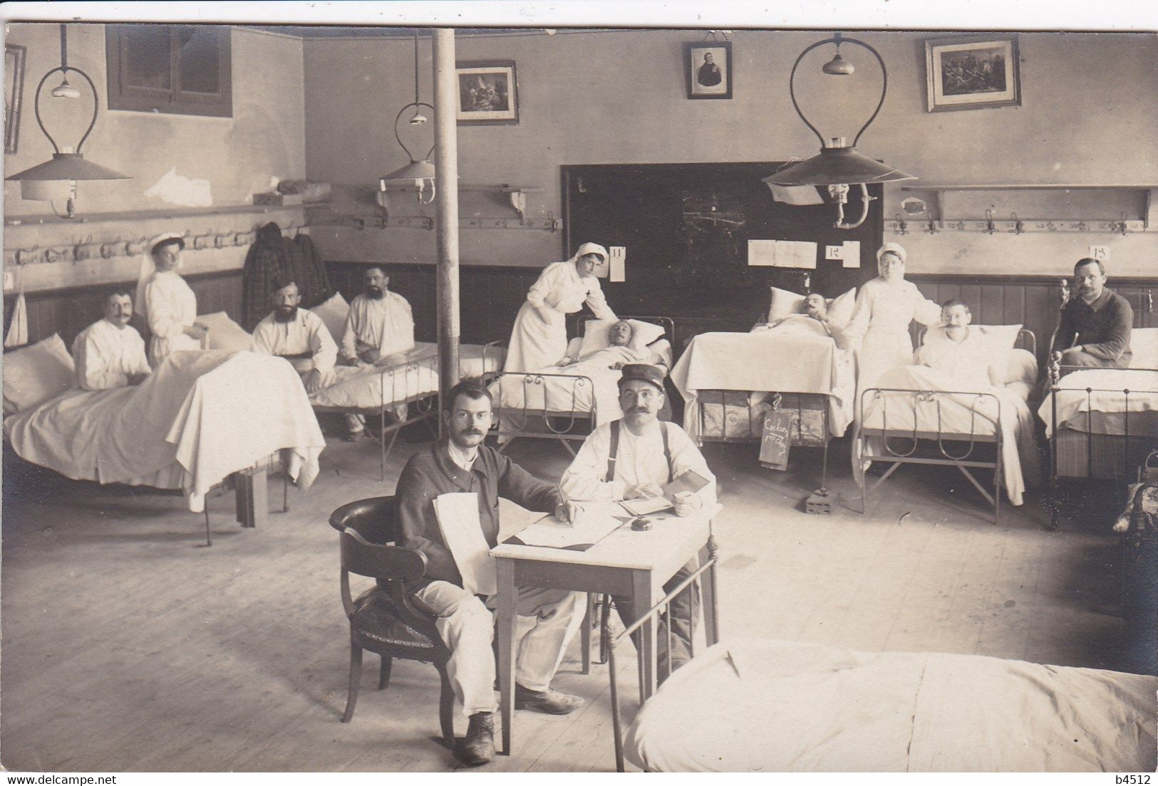 25 BESANCON ? Carte Photo 1915 Hôpital Avec Infirmière Et Blessés , Besançon Dans Le Texte Au Dos - Besancon