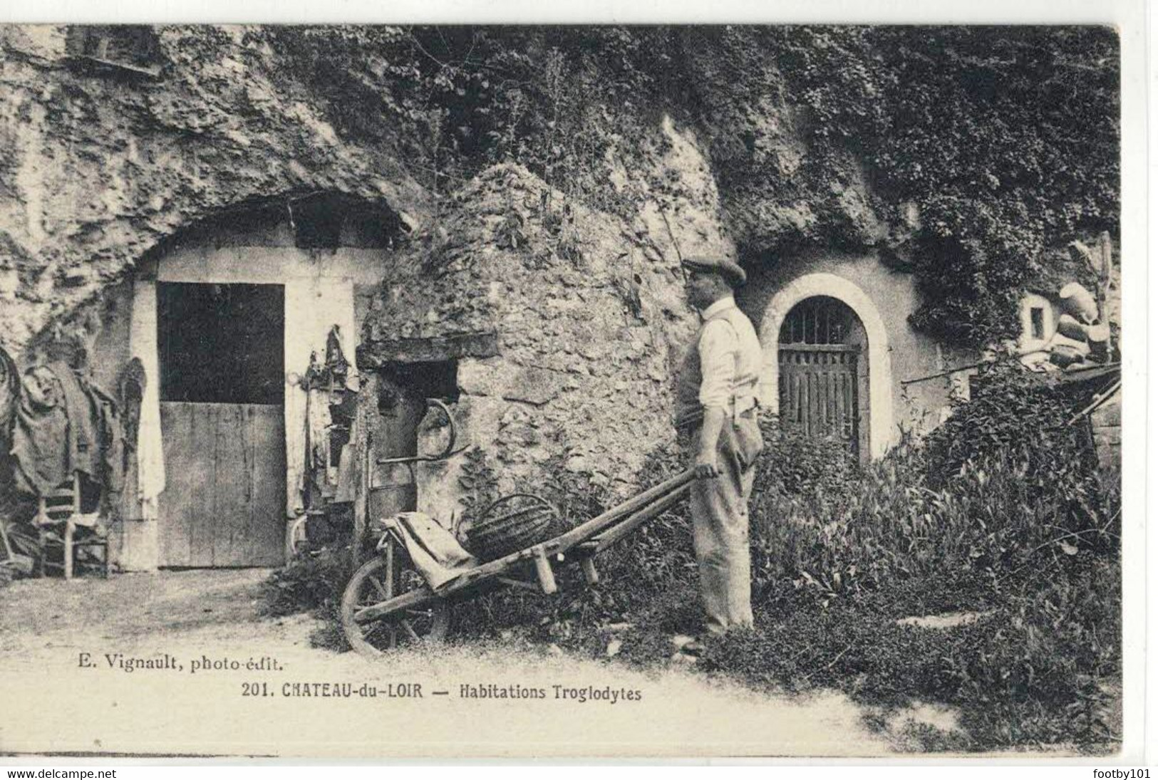 CPA   CHATEAU -du- LOIR  Habitations Troglodytes   N° 201 - Chateau Du Loir