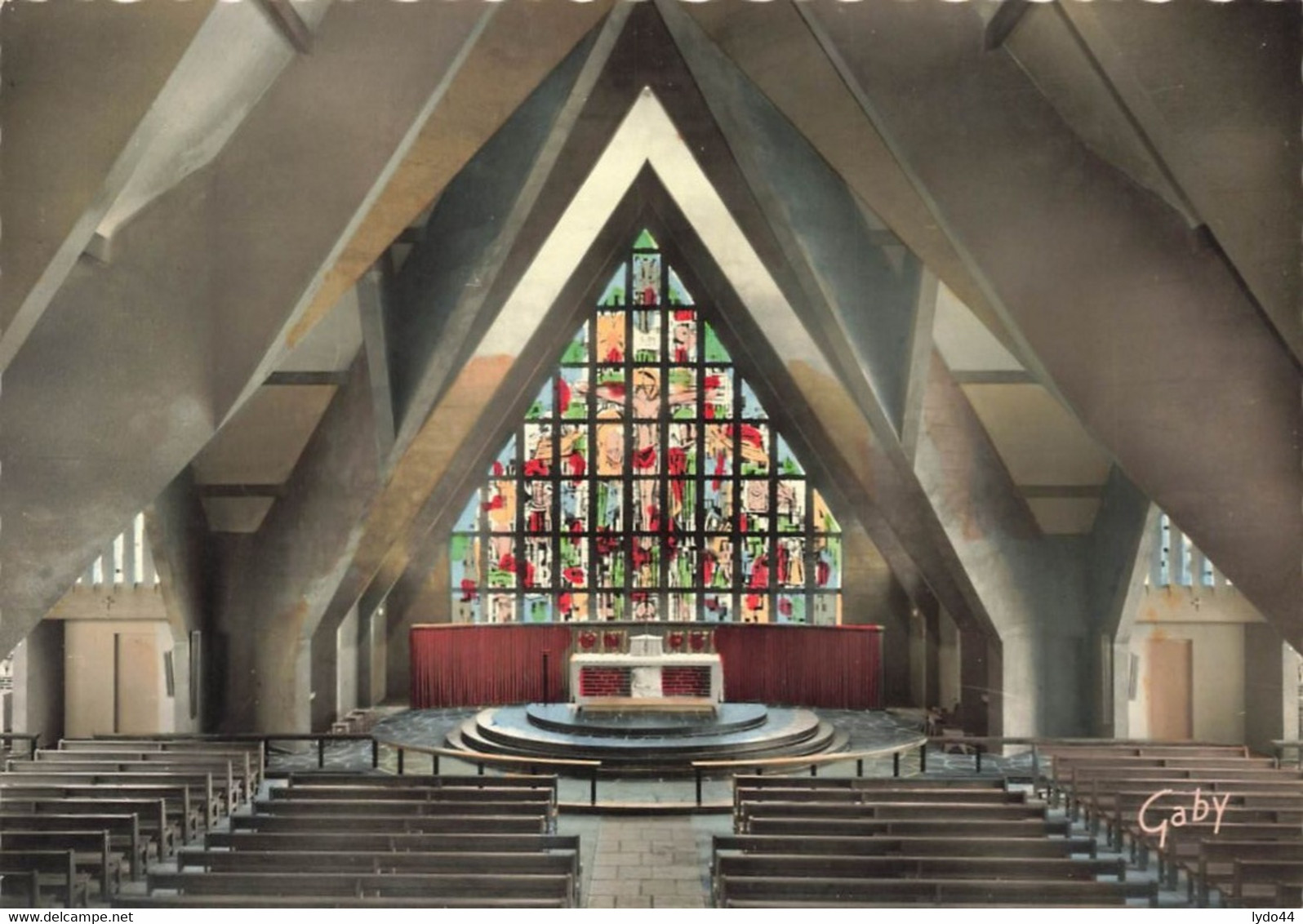 BOUAYE  , Nouvelle église De Bouaye, Le Coeur , Vitrail , Couleur - Bouaye