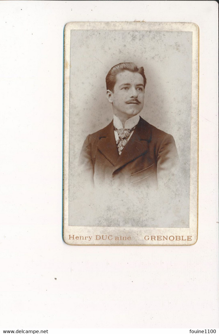 CDV Portrait D' Homme Photographe Henry DUC Ainé à GRENOBLE   ( Photo Format 10,5 X 6,5 Cm ) - Anciennes (Av. 1900)