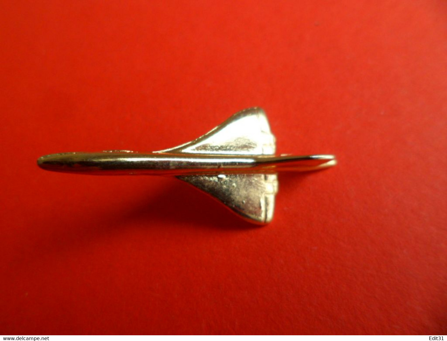 Pins Doré  Avion Aviation Concorde - - Avions