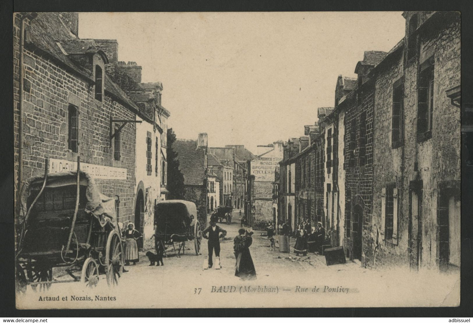 BAUD MORBIHAN Rue De Pontivy Hôtel Au Cheval Blanc Avec Devant 2 Calèches (voir Description) - Baud