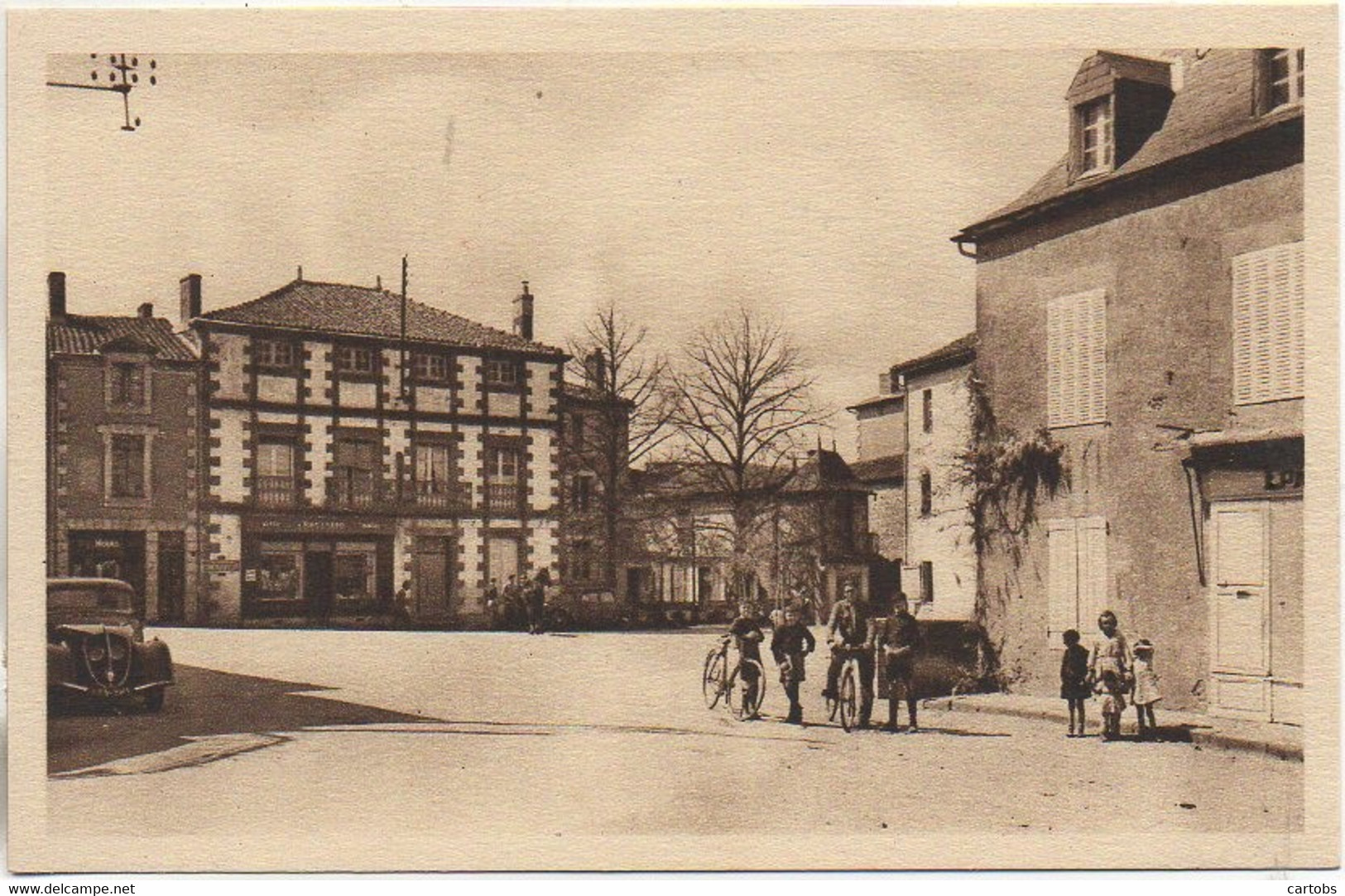 86 AVAILLES-LIMOUSINES Place De La Mairie - Availles Limouzine