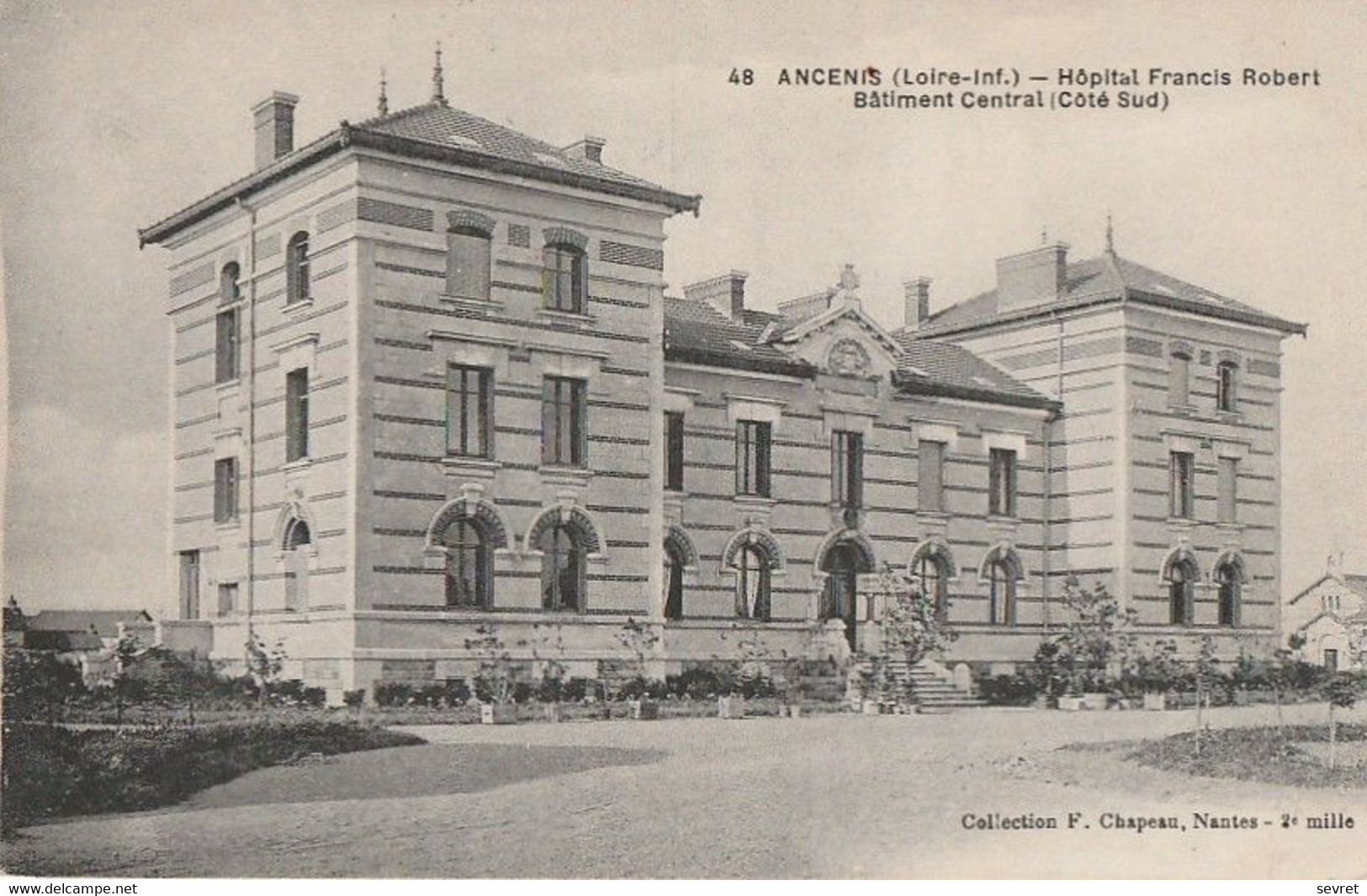 ANCENIS. - Hôpital Francis Robert. Bâtiment Central (Côté Sud) - Ancenis