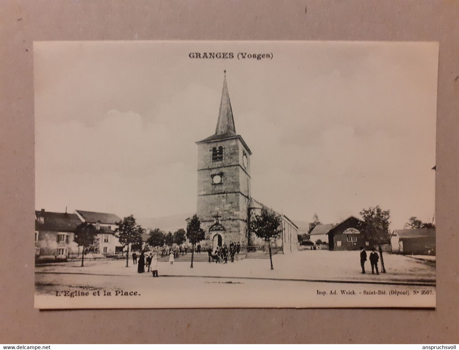 CPA - 88 - GRANGES - L'Eglise Et La Place - Granges Sur Vologne