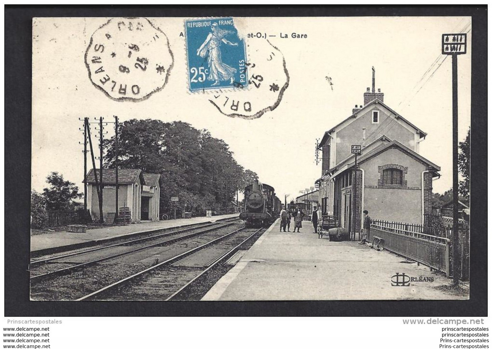 CPA 91 Angerville La Gare Et Le Train - Angerville