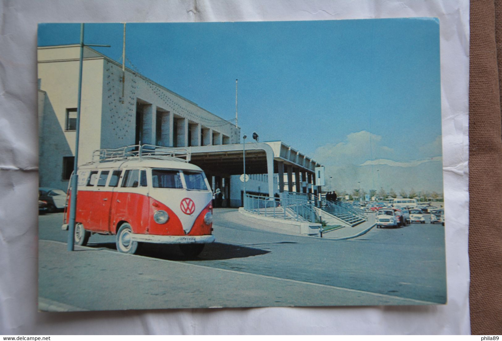 Tehran-Mehrabad International Airport-combi  VW En Tres Gros Plan - Iran