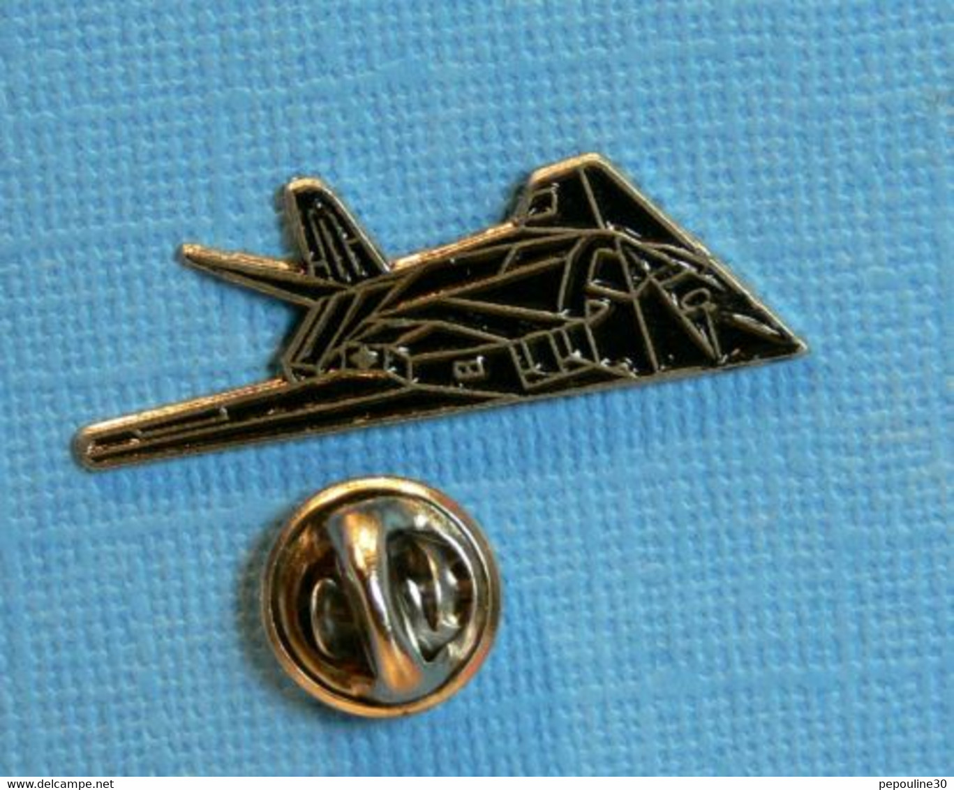 1 PIN'S //  ** AVION FURTIF LOCKHEED MARTIN F-117 NIGHTHAWK / USAF ** - Avions