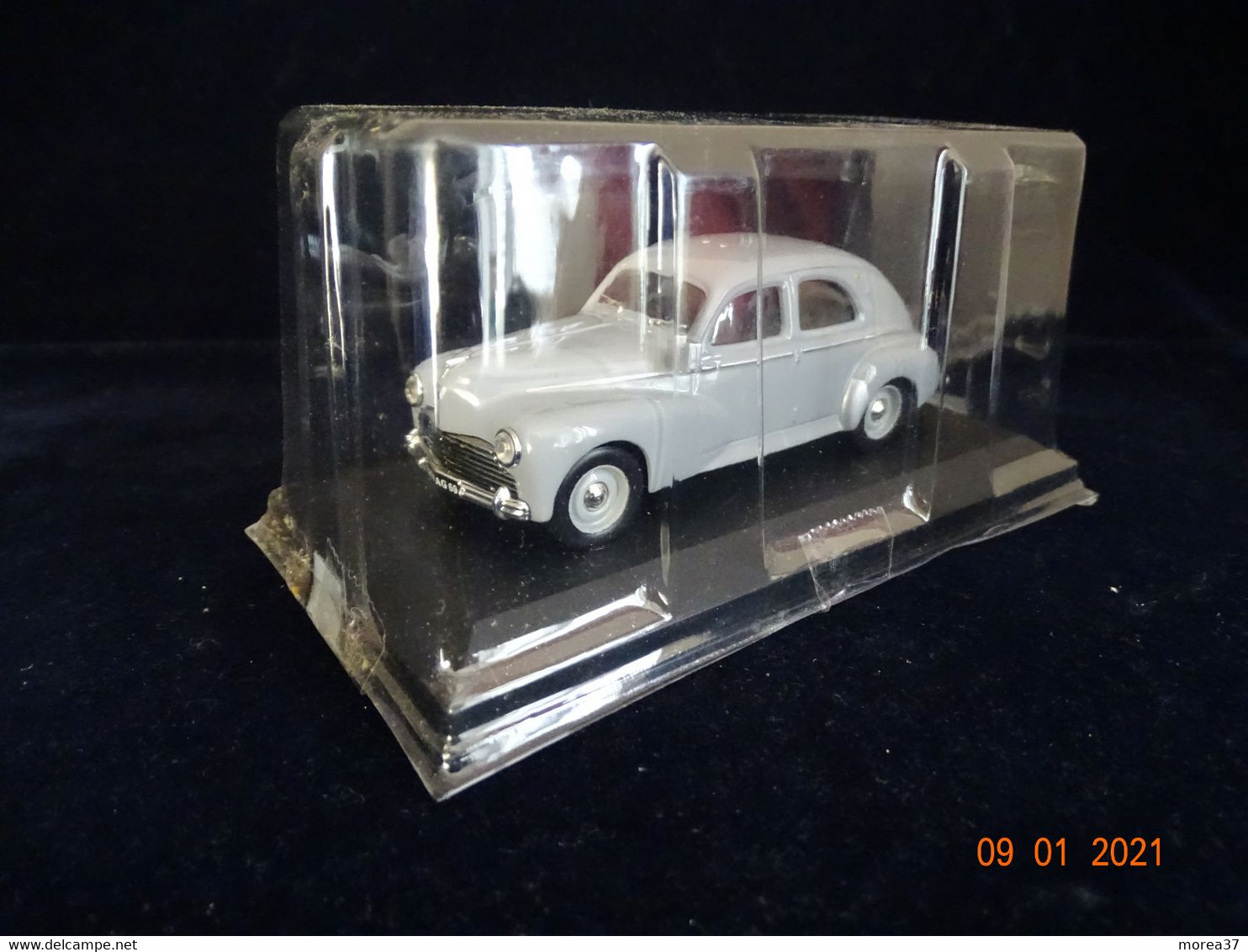 VOITURE PEUGEOT 203 GRISE (1955) - 1/43 - Toy Memorabilia