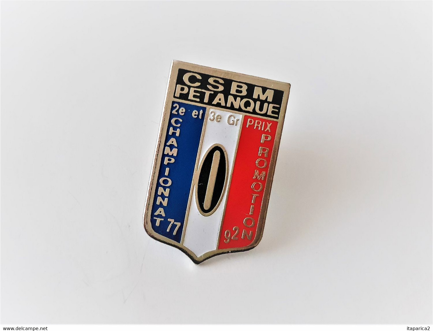PINS PETANQUE CSBM CHAMPIONNAT 77 92 DRAPEAU  BLEU BLANC ROUGE /  Base Dorée / 33NAT - Pétanque