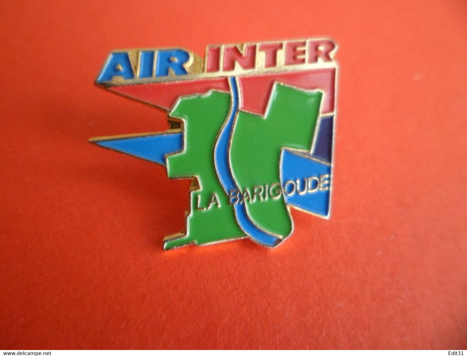 Pins Avion Aviation  AIR INTER  - La Barigoude - Signé Createam - Avions