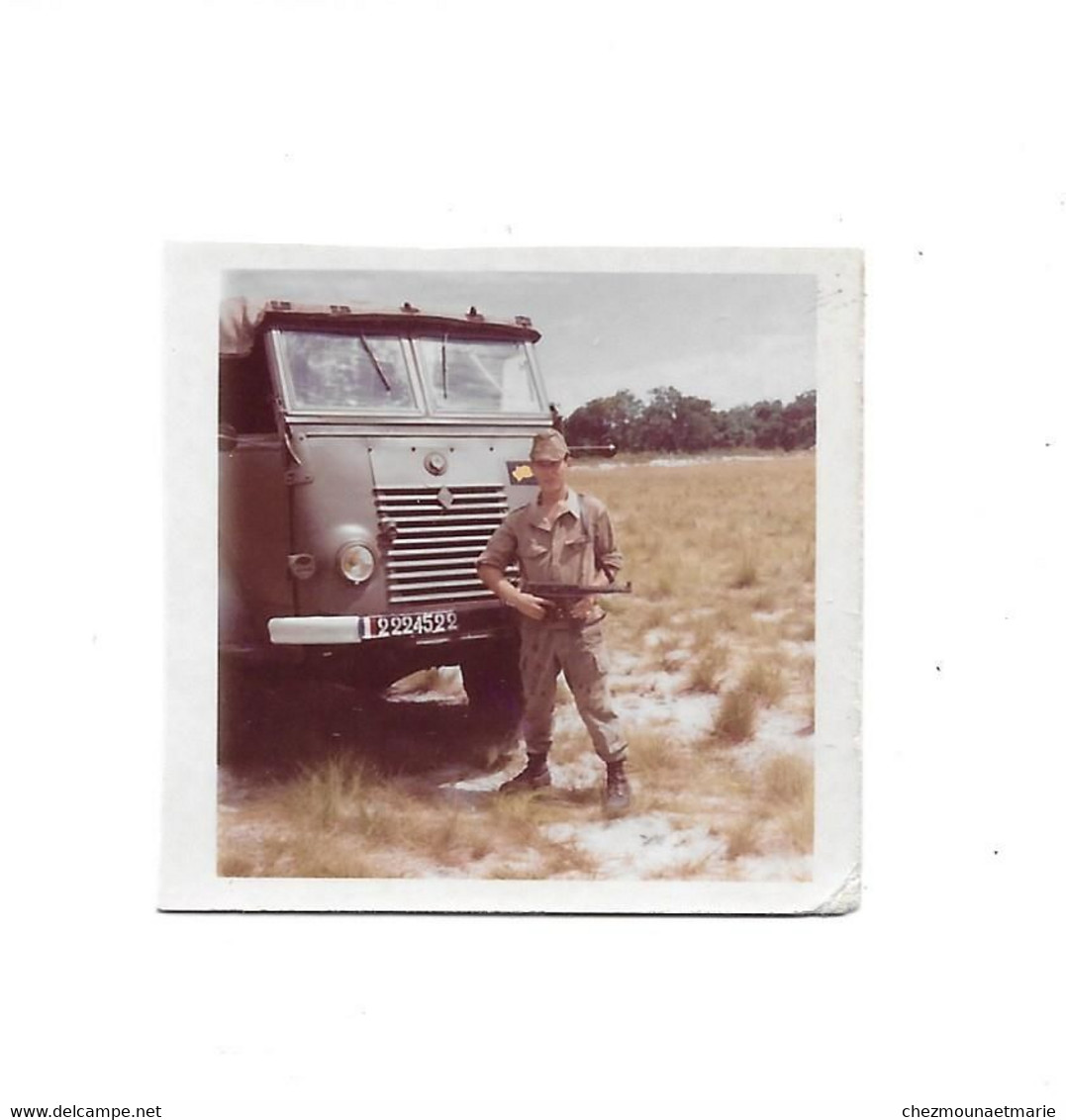 1971 LIBREVILLE GABON - MILITAIRE DEVANT UN CAMION - PHOTO 4.5*4.5 CM - Guerra, Militari