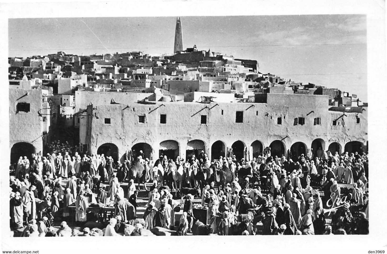 Algérie - GHARDAÏA - Le Marché Et Le Minaret - Ghardaïa