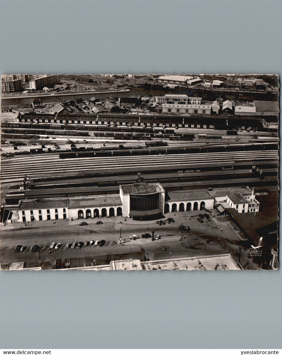 14 - Calvados - Caen - Cpsm Gd Format Dentelée - La Gare - En Avion Au Dessus De ...- Lapie - Caen