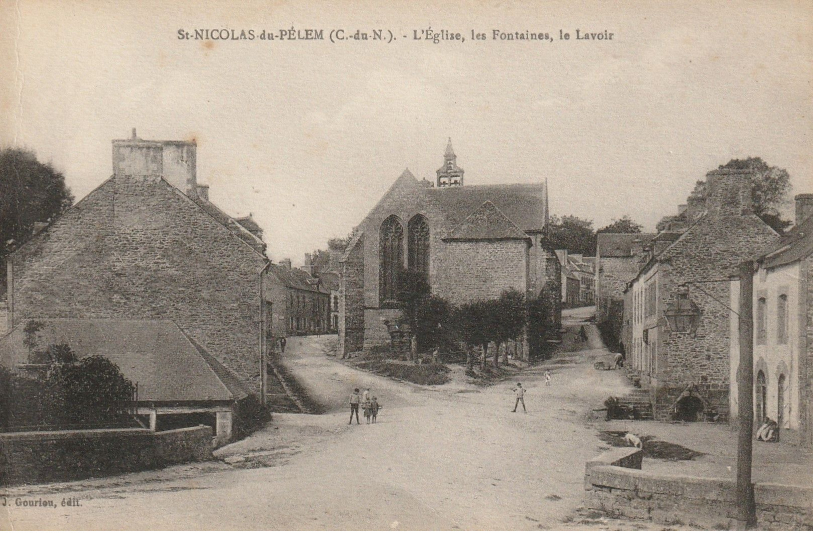 CPA-22-ST NICOLAS DU PELEM-L'église, Les Fontaines, Le Lavoir - Saint-Nicolas-du-Pélem