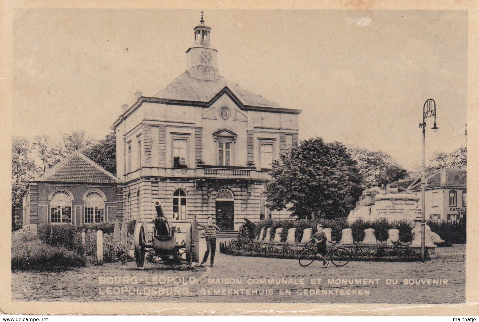 Leopoldsburg - Gemeentehuis En Gedenkteeken - Bourg-Léopold - Maison Communale Et Monument Du Souvenir - Leopoldsburg