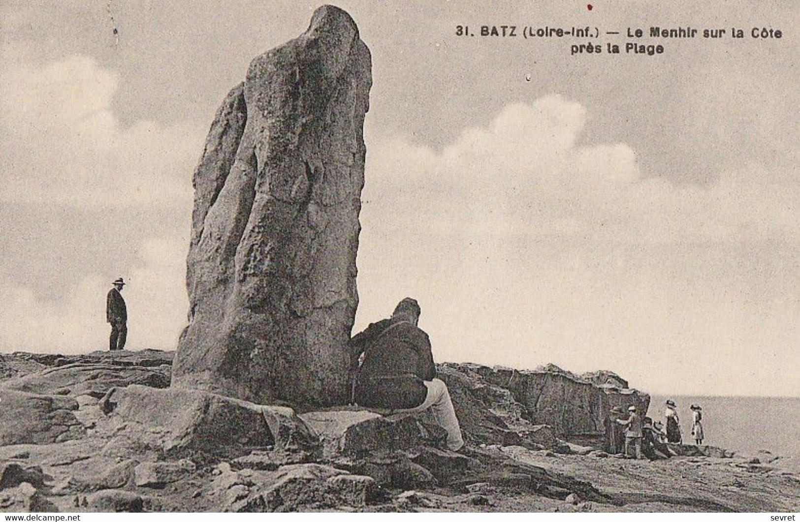 BATZ. - Le Menhir Sur La Côte Près De La Plage - Batz-sur-Mer (Bourg De B.)