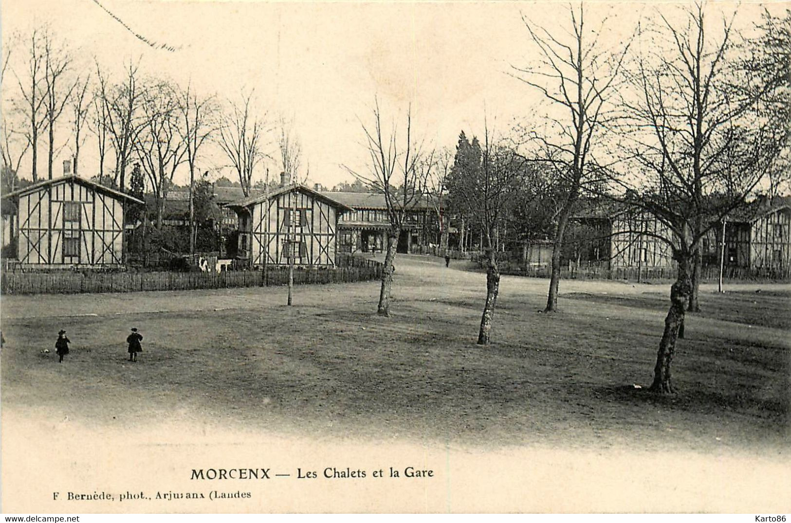 Morcenx * Vue Sur Les Chalets Et La Gare * Rue Et Place - Morcenx