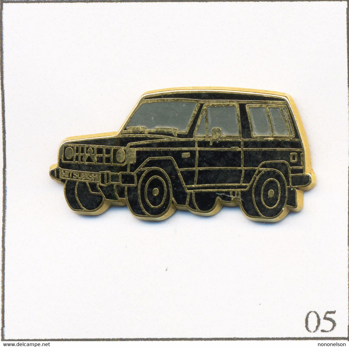 Pin's Automobile - Tout-Terrain / Mitsubishi Pajero - Version Carrosserie Noire. Non Estampillé. Zamac. T764-05 - Mitsubishi