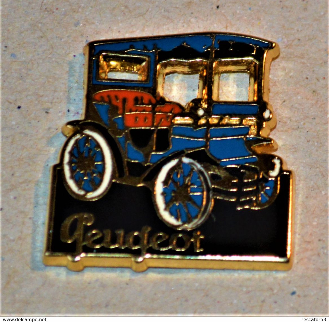 Rare Pin's Peugeot Vieux Model De Véhicule - Peugeot