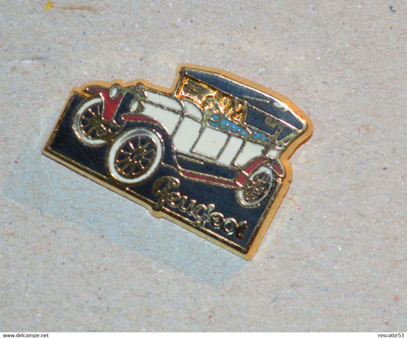 Rare Pin's Peugeot Vieux Model De Véhicule - Peugeot