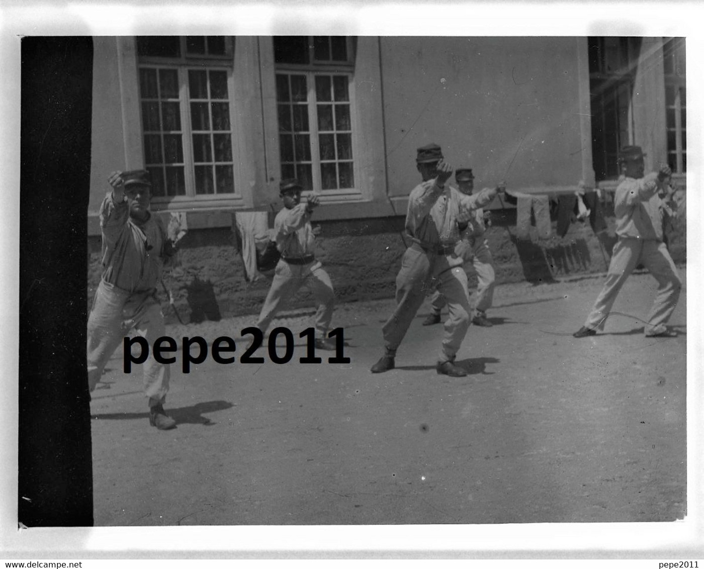 9 Négatifs Photo Plaque De Verre CLERMONT FERRAND En 1900  Rues Animées, Procession, Militaires, Soldats  (Cf SCANS) - Glass Slides