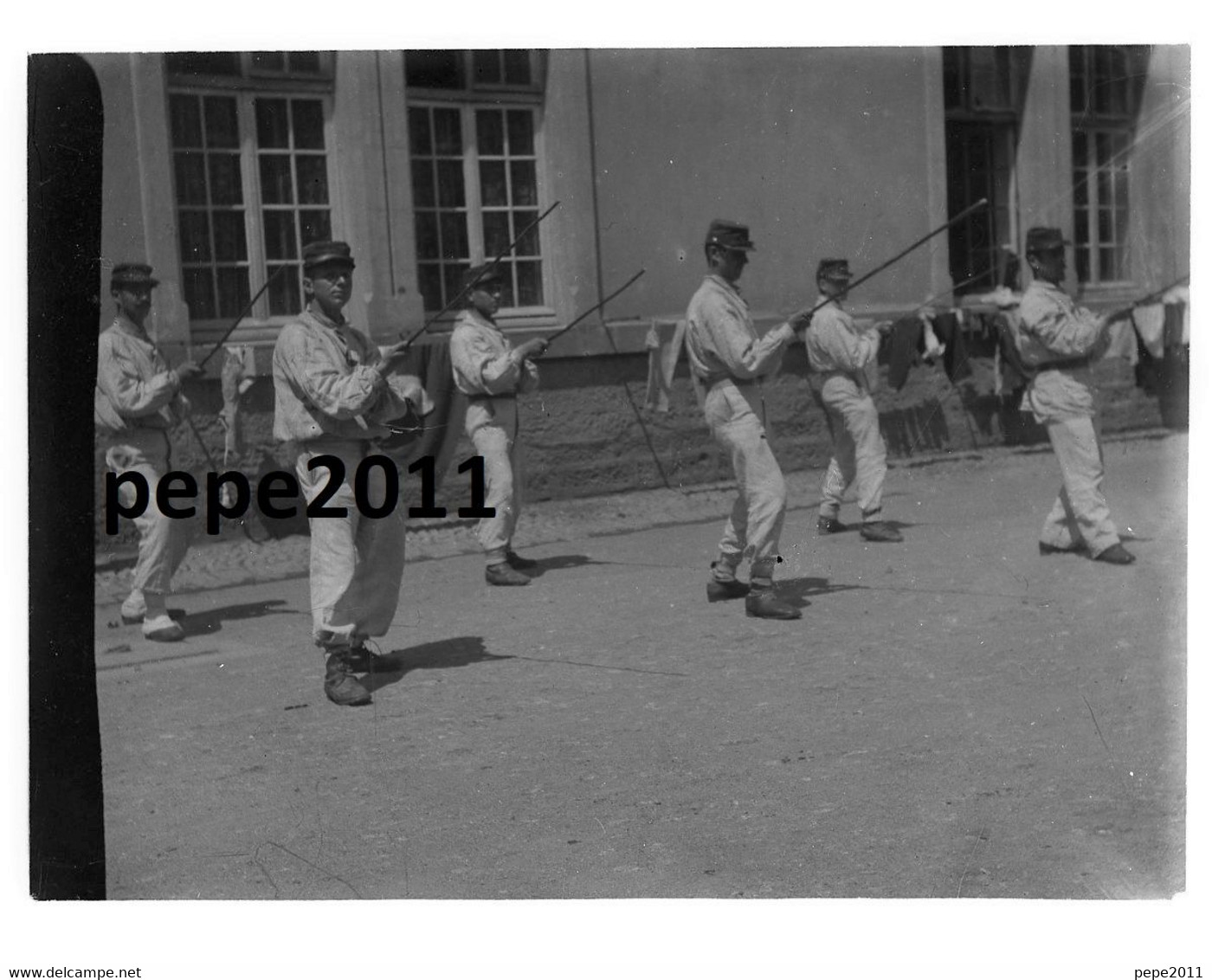 9 Négatifs Photo Plaque De Verre CLERMONT FERRAND En 1900  Rues Animées, Procession, Militaires, Soldats  (Cf SCANS) - Glasdias