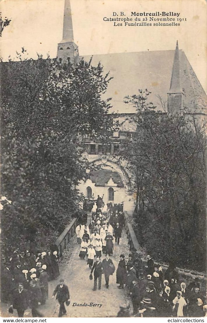 Montreui Bellay     49     Catastrophe Chemin Fer 1911.  Funérailles Solennelles  Le Cortège . Mgr Rumeau    (voir Scan) - Montreuil Bellay