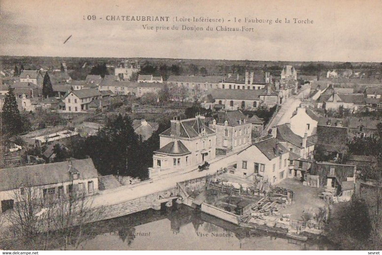 CHATEAUBRIANT. - Le Faubourg De La Touche. Vue Prise Du Donjon Du Château-Fort - Châteaubriant