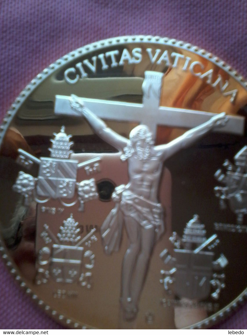 Médaille Geant-pape Jean-paul 2 - Personnages