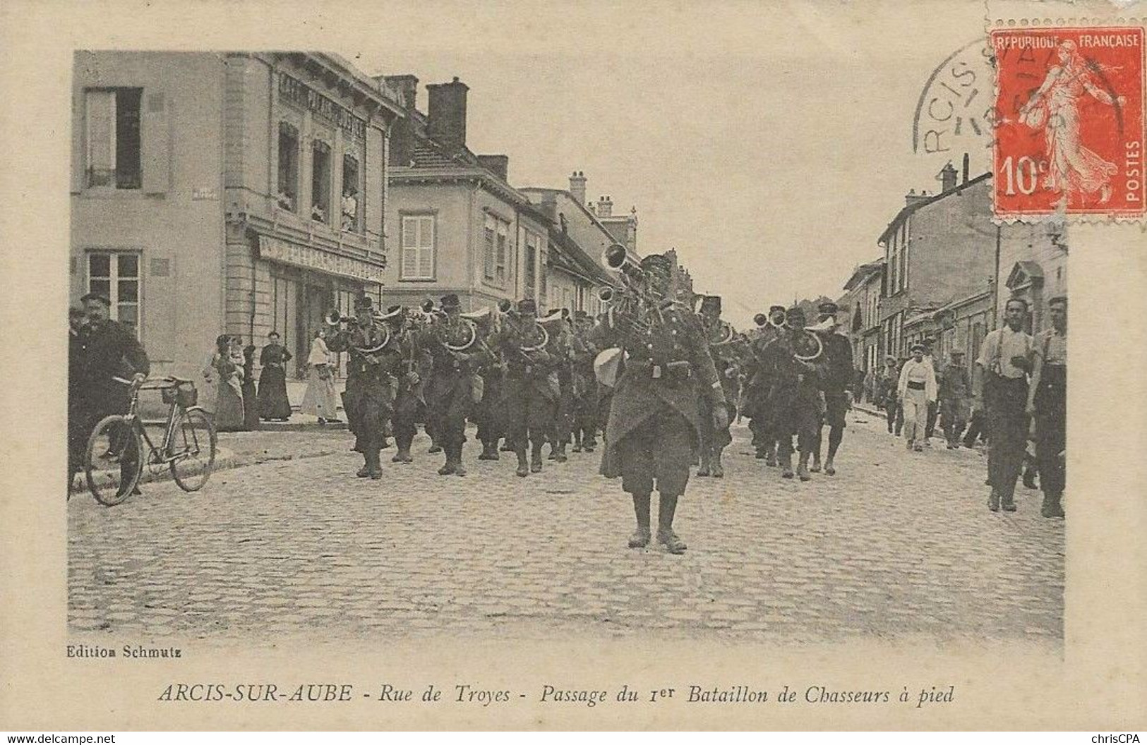 ARCIS SUR AUBE - Rue De Troyes - Passage Du 1er Bataillon De Chasseurs à Pied. Animée - Arcis Sur Aube