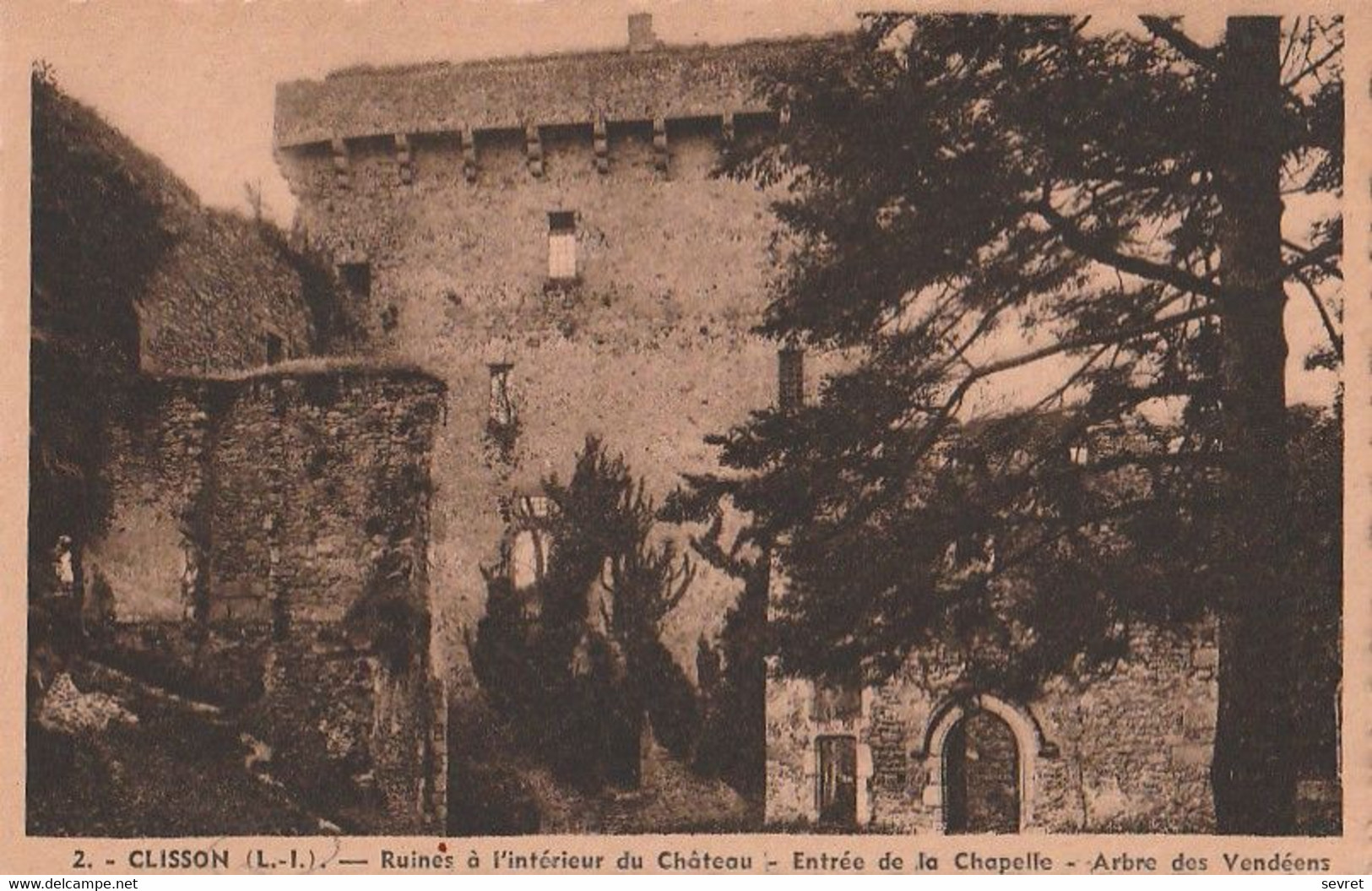 CLISSON. - Ruines à L'intérieur Du Château - Entrée De La Chapelle - Arbre Des Vendéens - Clisson