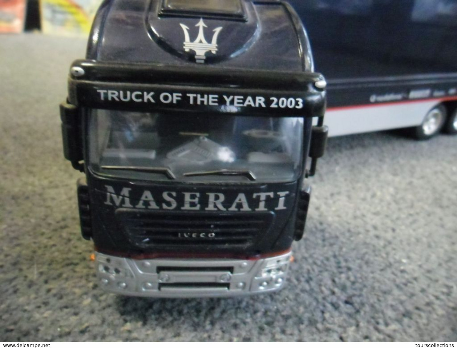 CAMION SEMI REMORQUE 1:32 IVECO 480 Sponsort Team MASERATI Truck Of The Year 2003 état Occasion New Ray Sans Boite - Scale 1:32