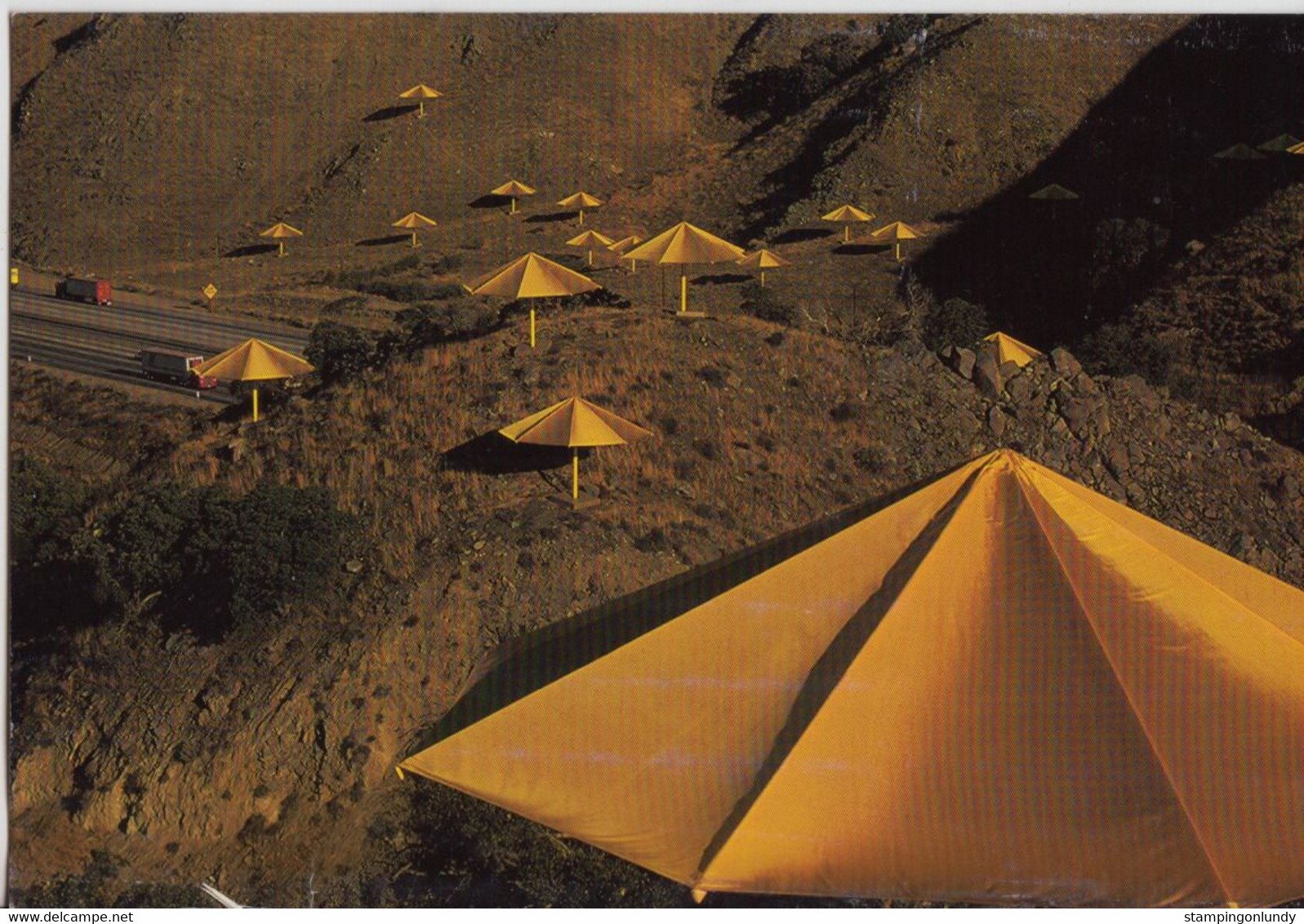 CS09. Collection Of 5 Different Christo Postcards Of Umbrella Wrap Project. - Sonstige & Ohne Zuordnung