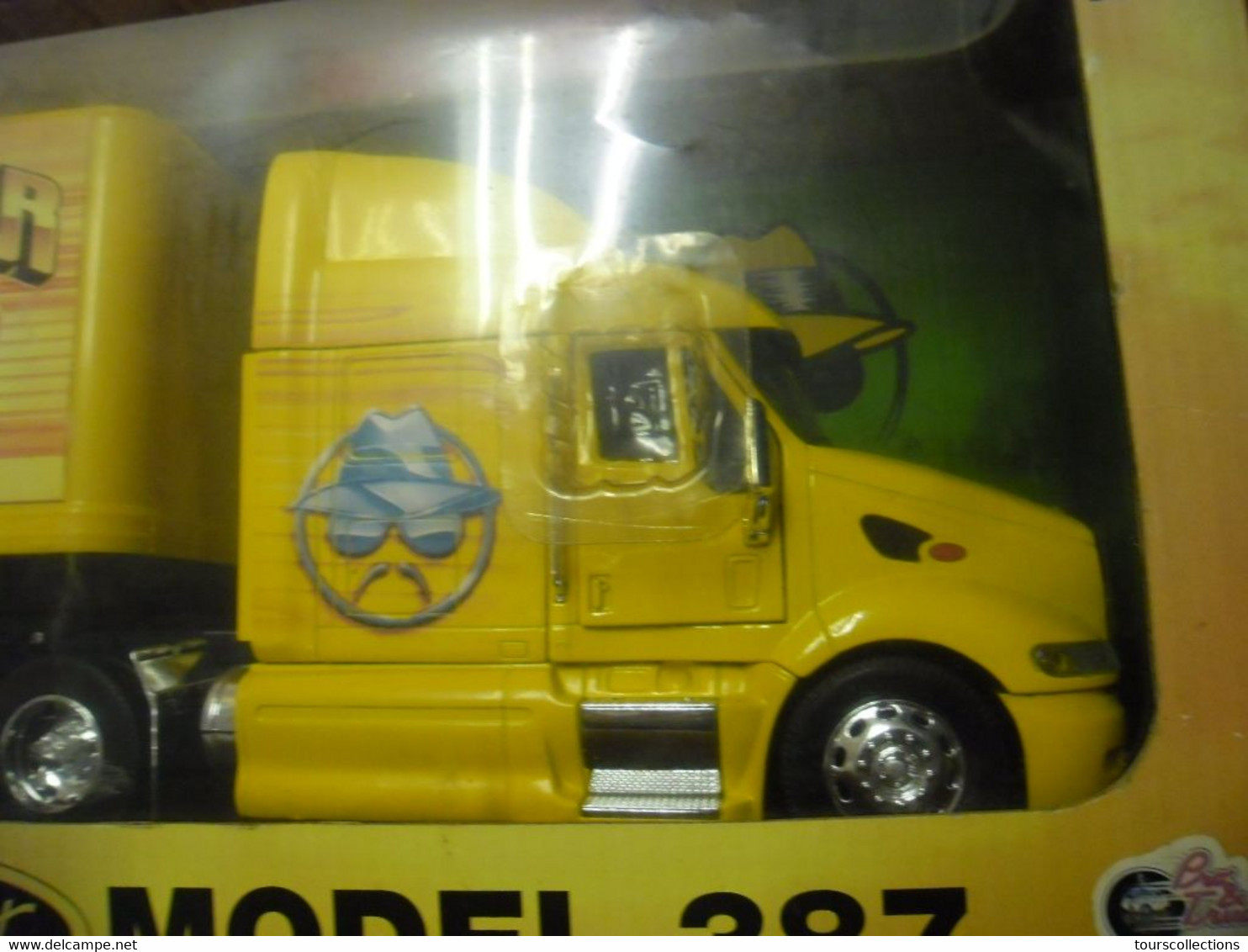 CAMION SEMI REMORQUE 1:32  PETERBILT Model 387 LOWRIDER TOUR 2001 - Scale 1:32