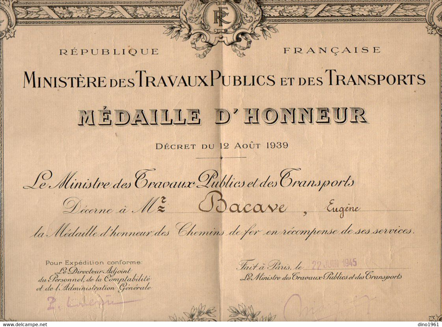 VP17.948 - PARIS 1945 - RF - Diplôme - Médaille D'Honneur Des Chemins De Fer - Mr Eugène BACAVE - Diploma's En Schoolrapporten