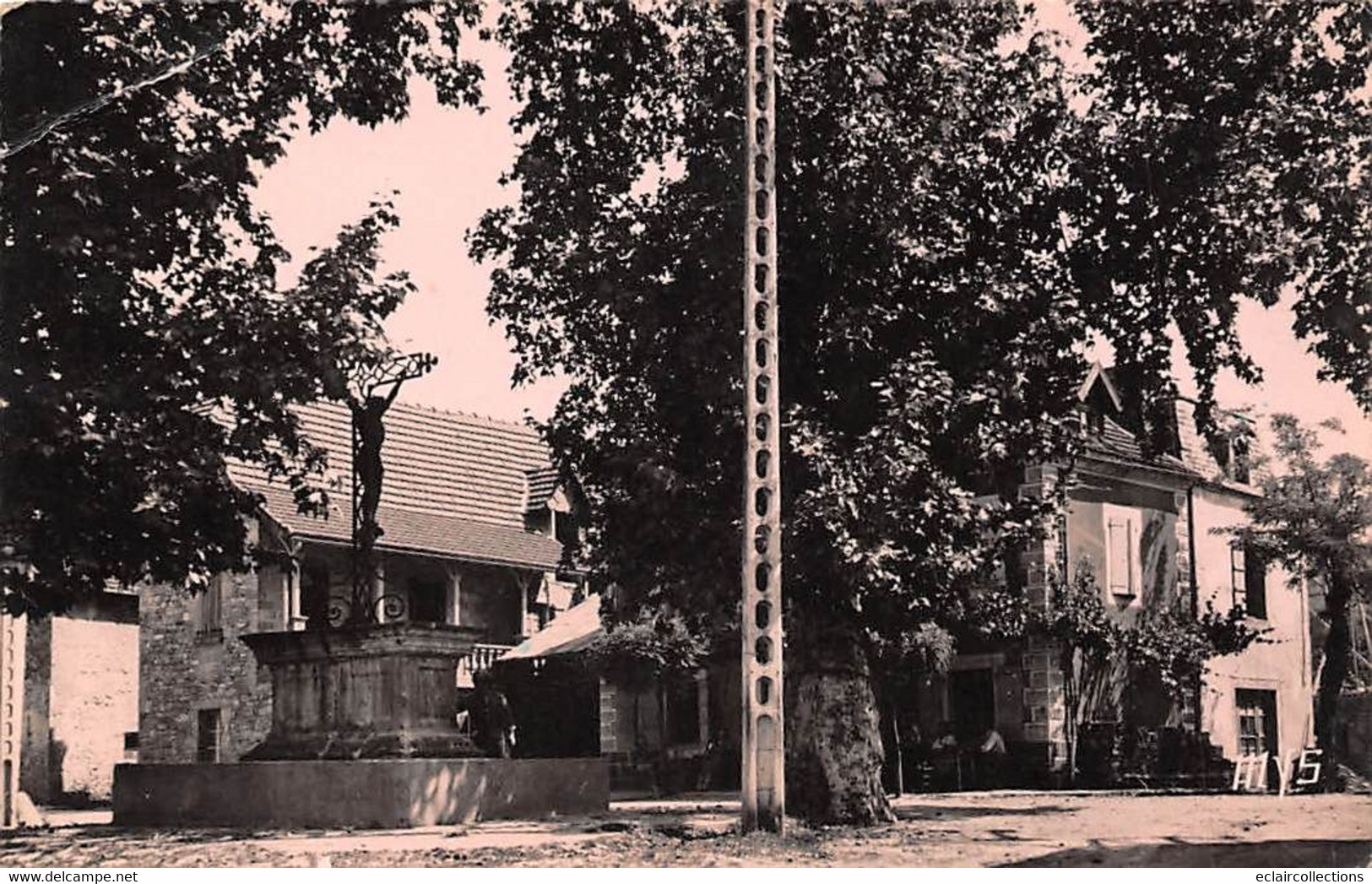 Saint Pierre Loirac      46      La Place  - 1948 -      (voir Scan) - Autres & Non Classés